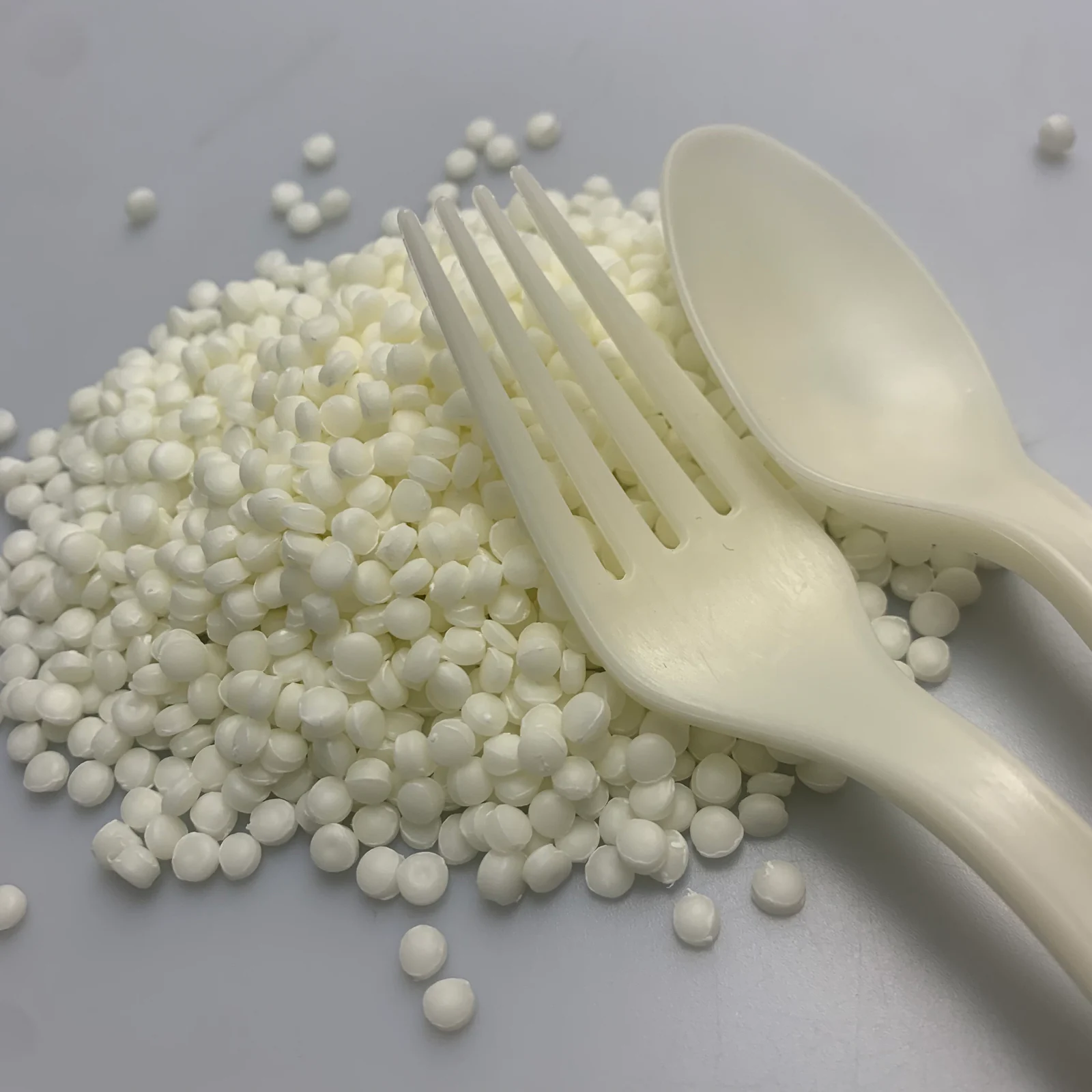 Corn starch PP pellets with molded cutlery